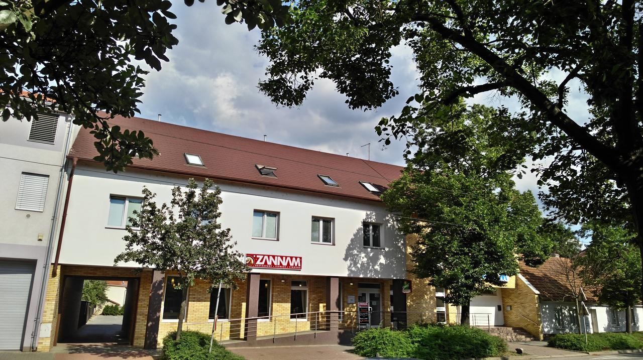 Hotel Zannam Brno Buitenkant foto